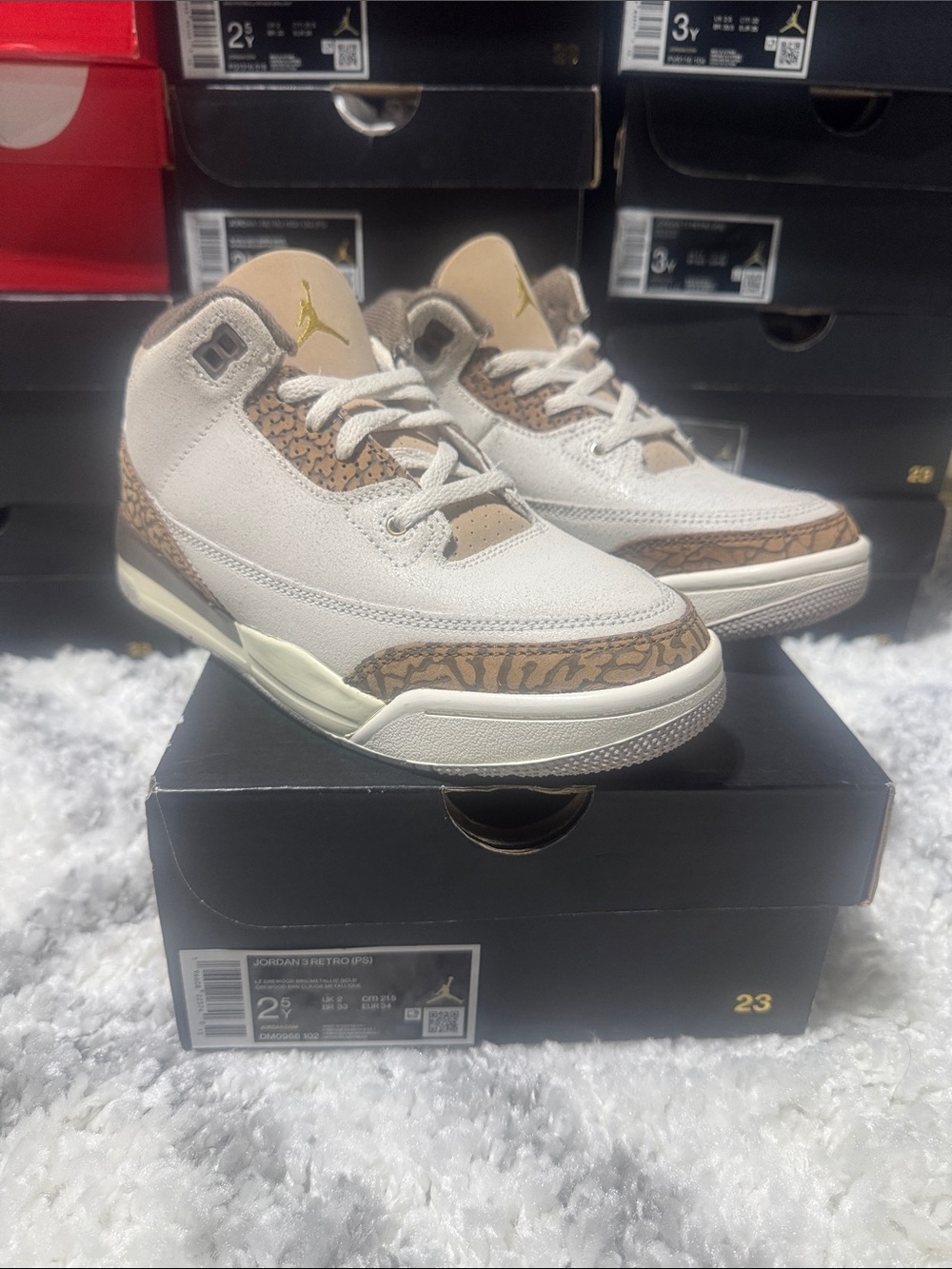 Jordan retro 3 palomino Sneakers in Cream and Brown with Elephant Print